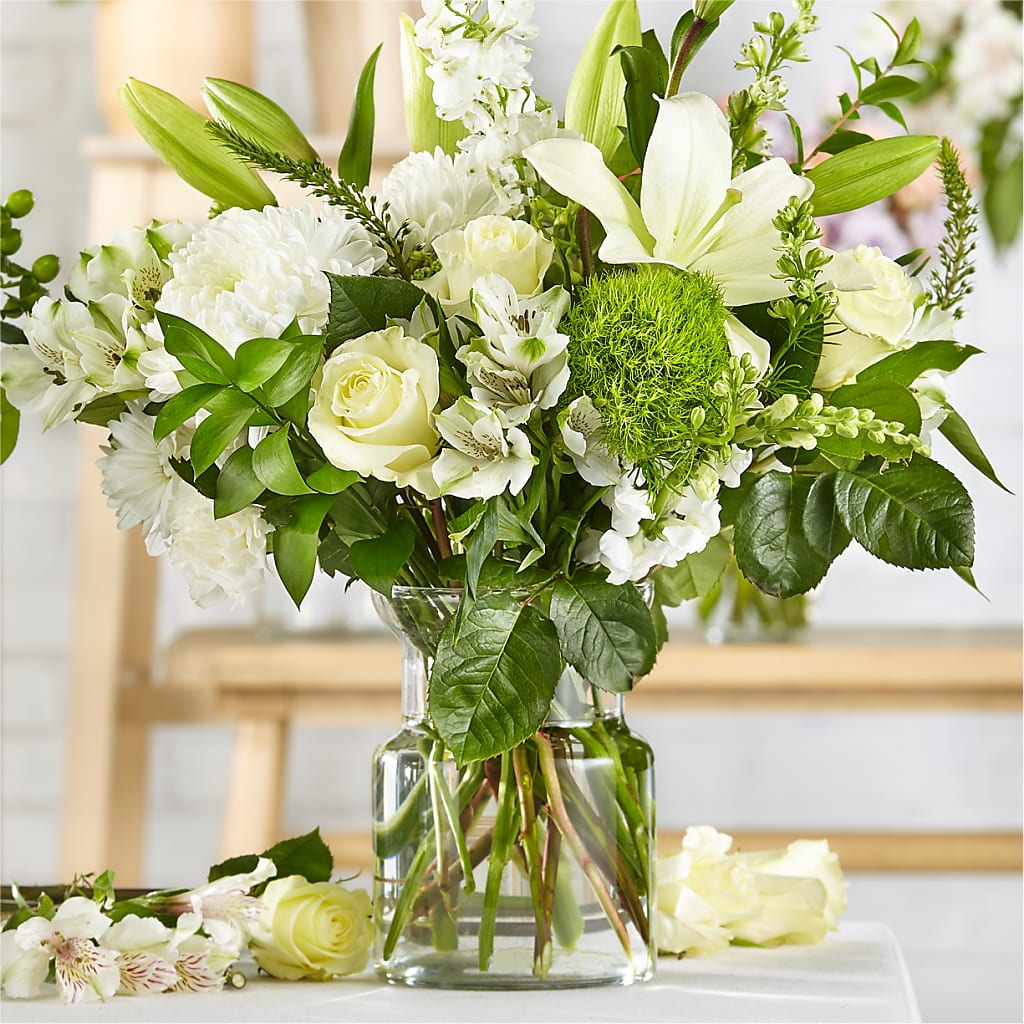 Classic Ivory – A Florist Original – D'FLOR FLOWERS BOUTIQUE, San Juan PR