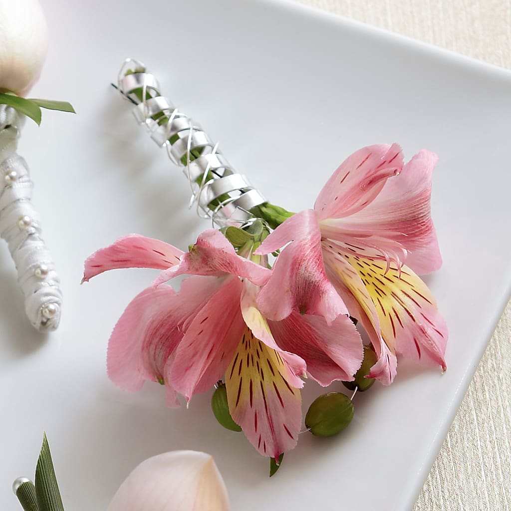 Pink Peruvian Lily Boutonniere – D'FLOR FLOWERS BOUTIQUE, San Juan PR