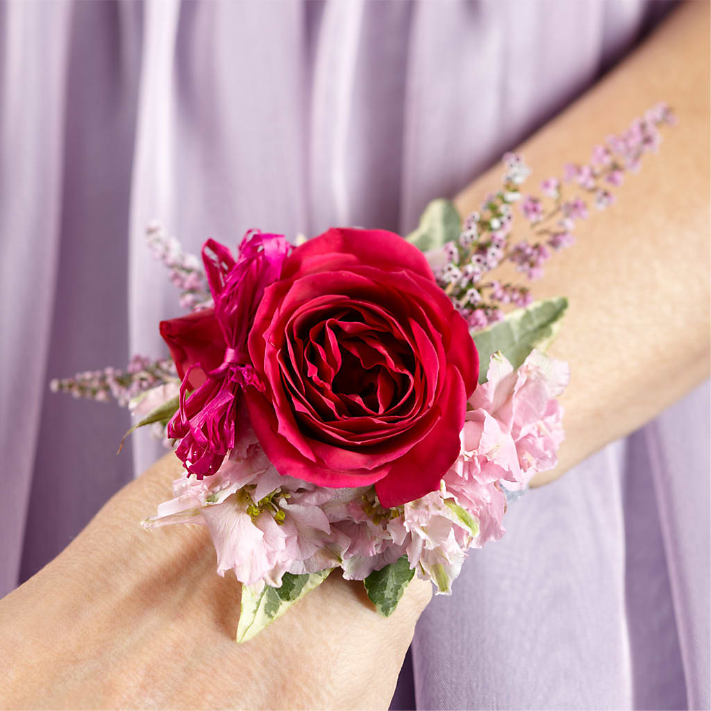Rose Charm Corsage – D'FLOR FLOWERS BOUTIQUE, San Juan PR