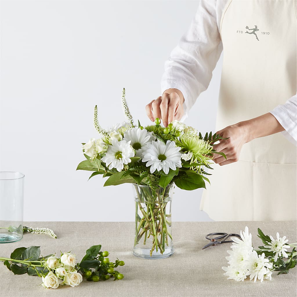 Irish Garden - A Florist Original – D'FLOR FLOWERS AND GIFTS SHOP INC, San Juan PR