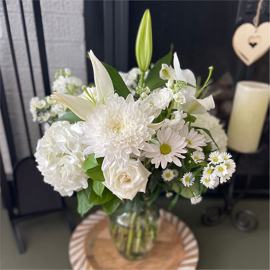 Classic Ivory – A Florist Original – D'FLOR FLOWERS AND GIFTS SHOP INC, San Juan PR