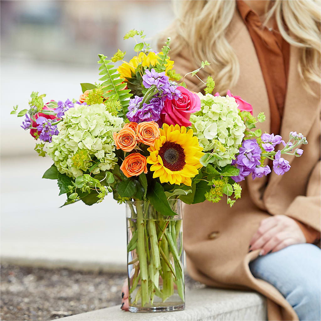 Vibrant Greetings Bouquet – D'FLOR FLOWERS AND GIFTS SHOP INC, San Juan PR