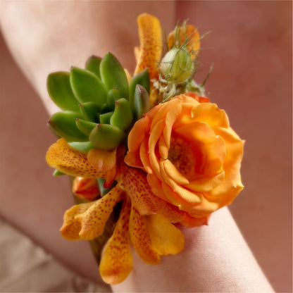 Irresistible Love Wrist Corsage – D'FLOR FLOWERS BOUTIQUE, San Juan PR