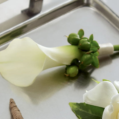 White Calla Boutonniere – D'FLOR FLOWERS BOUTIQUE, San Juan PR
